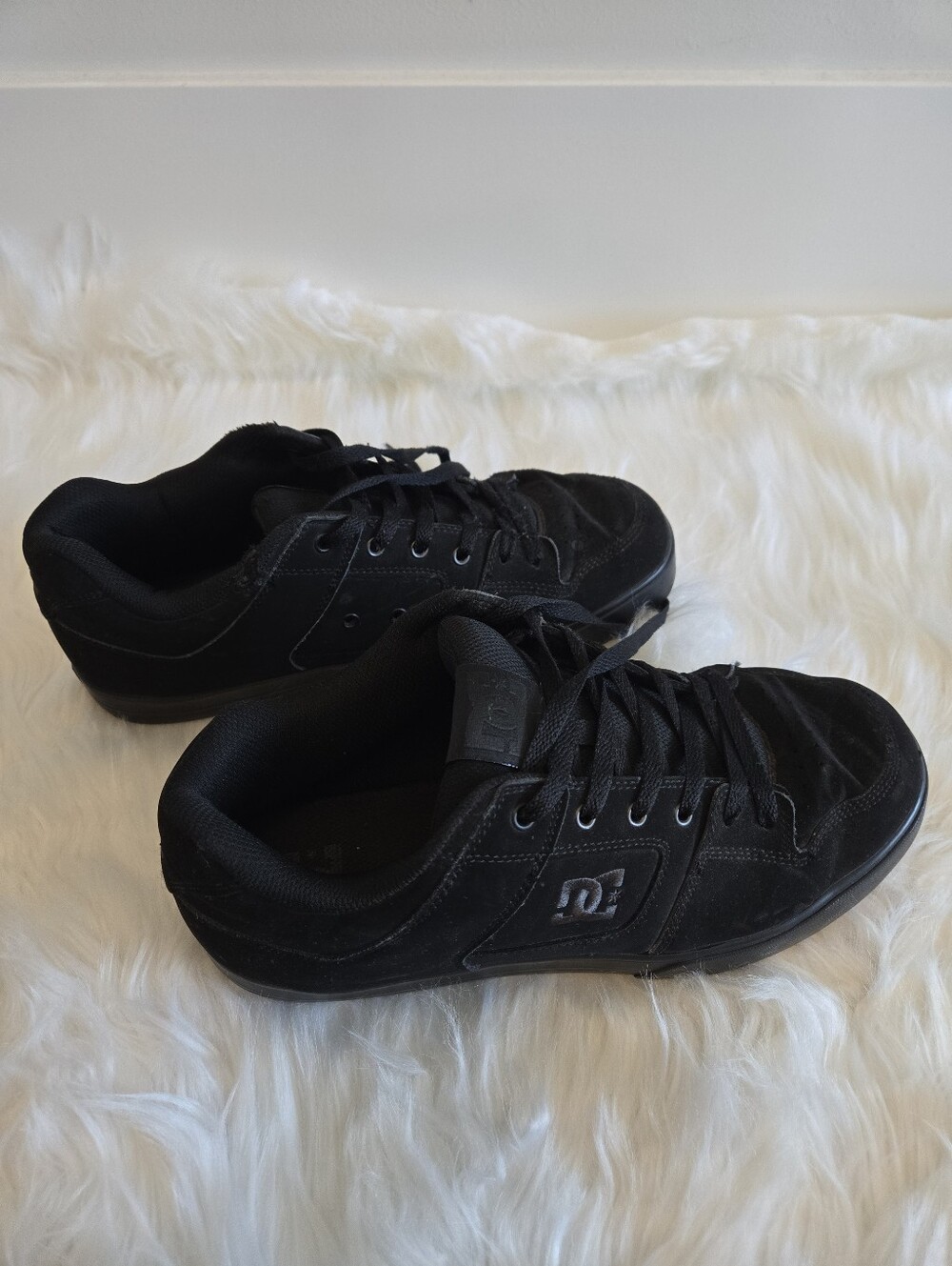DC Pure Black Suede Skate Shoes Men's Size 12 Low Top Skateboarding Sneakers - Picture 5 of 7